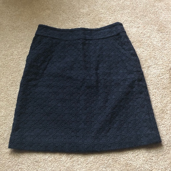 Banana Republic Dresses & Skirts - EUC Banana Republic Embroidered Skirt